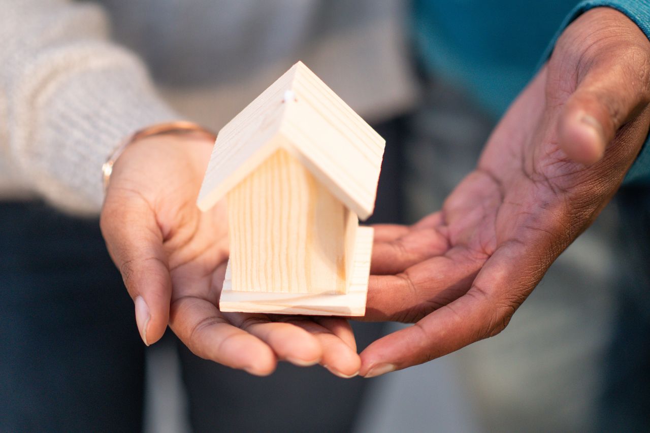 Can You Receive an Inheritance Advance if the Estate Includes Real Estate?