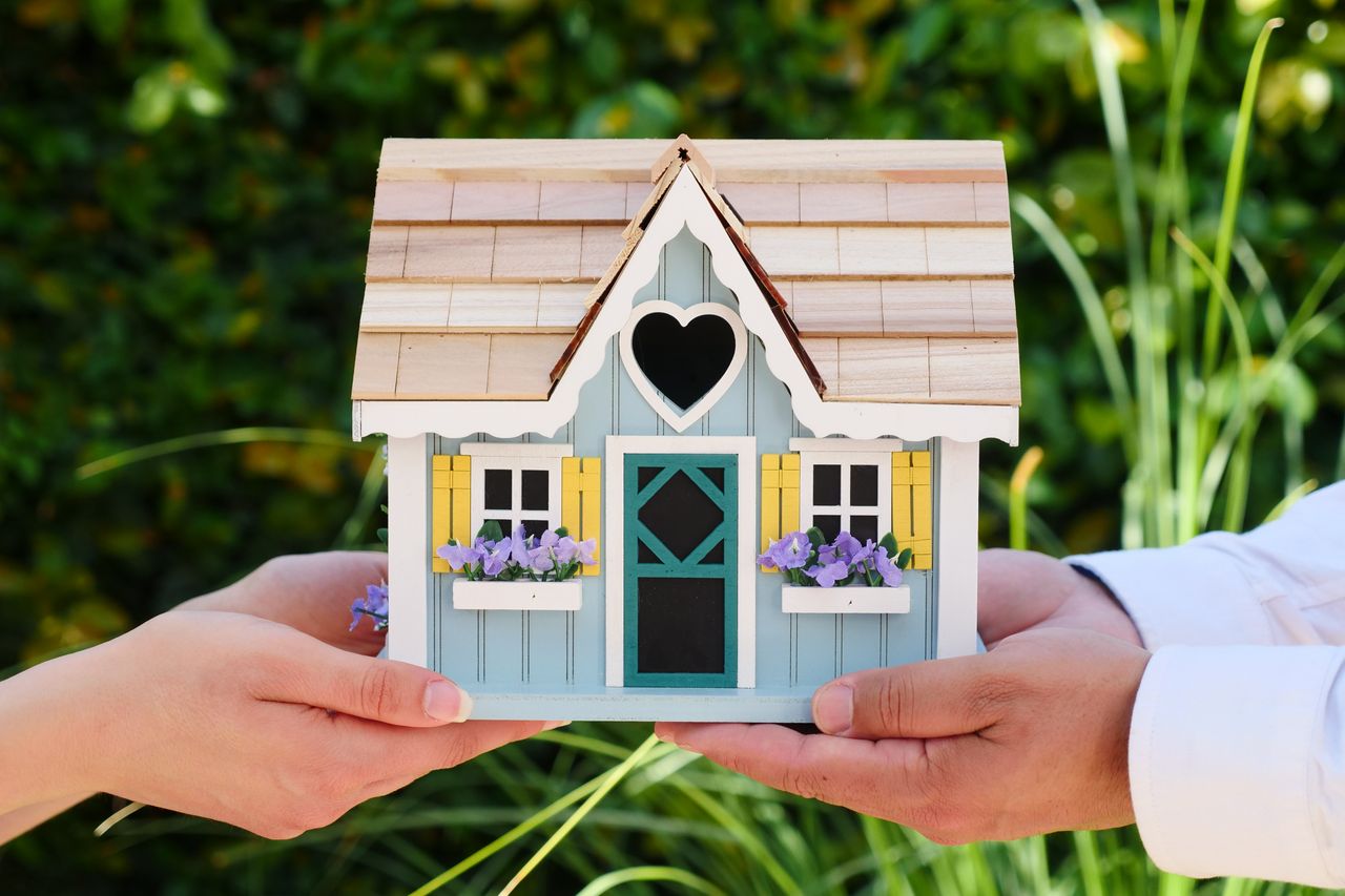 Inherited a House With a Mortgage? What Heirs Need to Know Before Making Decisions